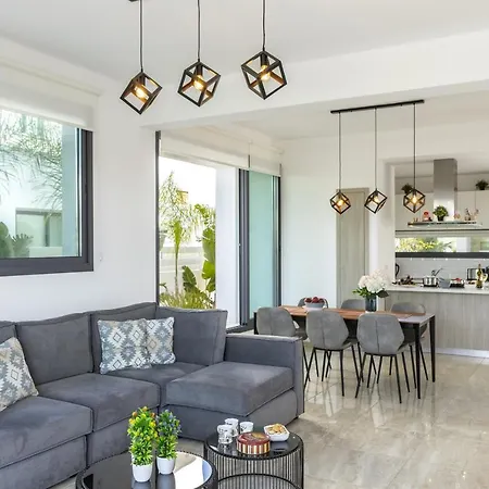 Villa Pernera Protarász