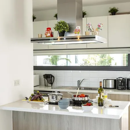 Pernera * Πρωταράς